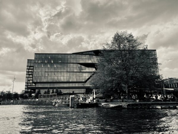 Amsterdam Oosterdokskade 2